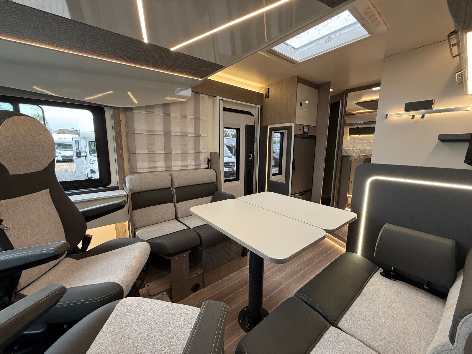 Fahrzeugabbildung Roller Team Zefiro 287 Integral - Modell 2026