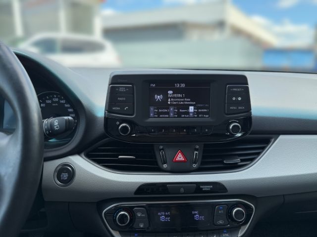 Fahrzeugabbildung Hyundai i30 Trend 1.4 +KLIMA+PDC+SHZ+BT+TEMPOMAT+RADIO+U