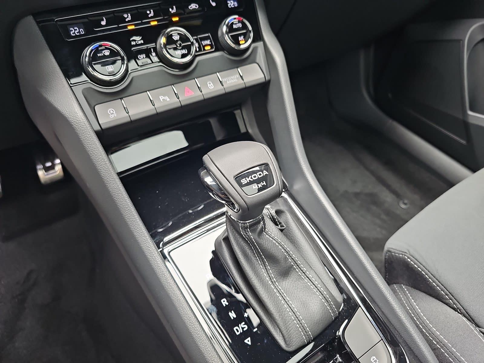 Skoda KAROQ 2.0 TSI DSG SPORTLINE 4X4 NAVI LED