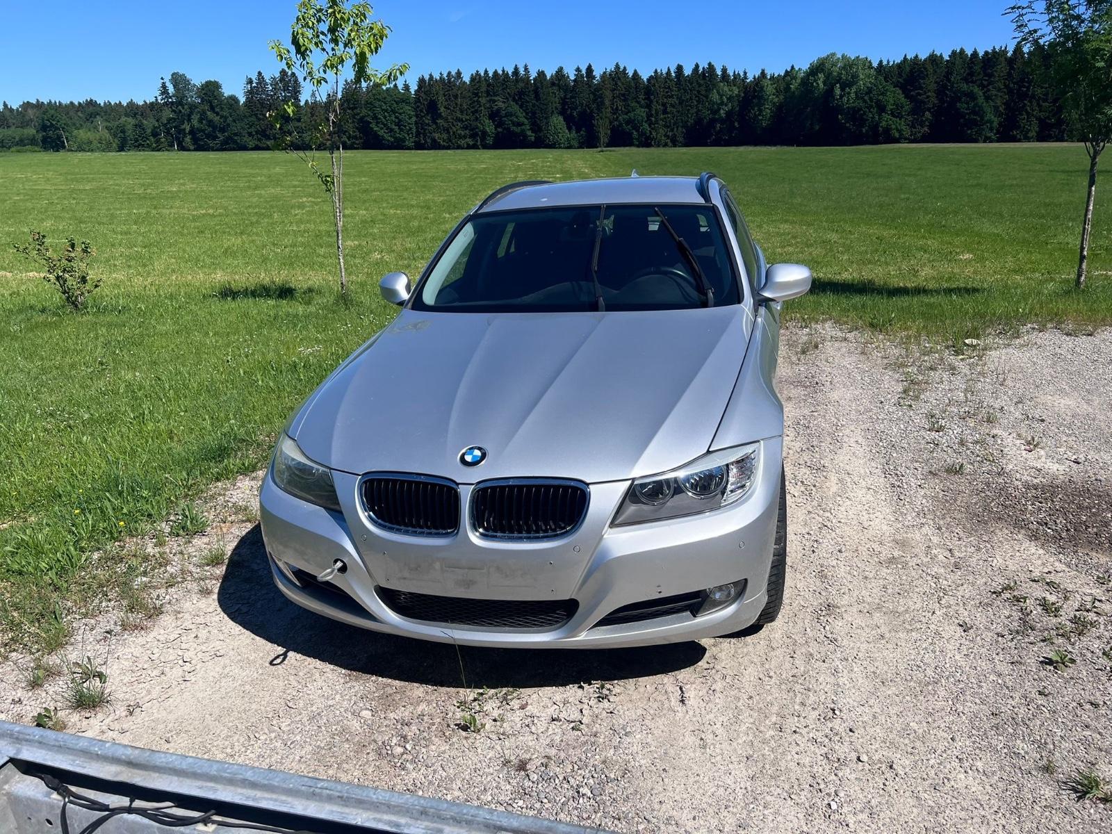 BMW 318i Touring Edition Lifestyle