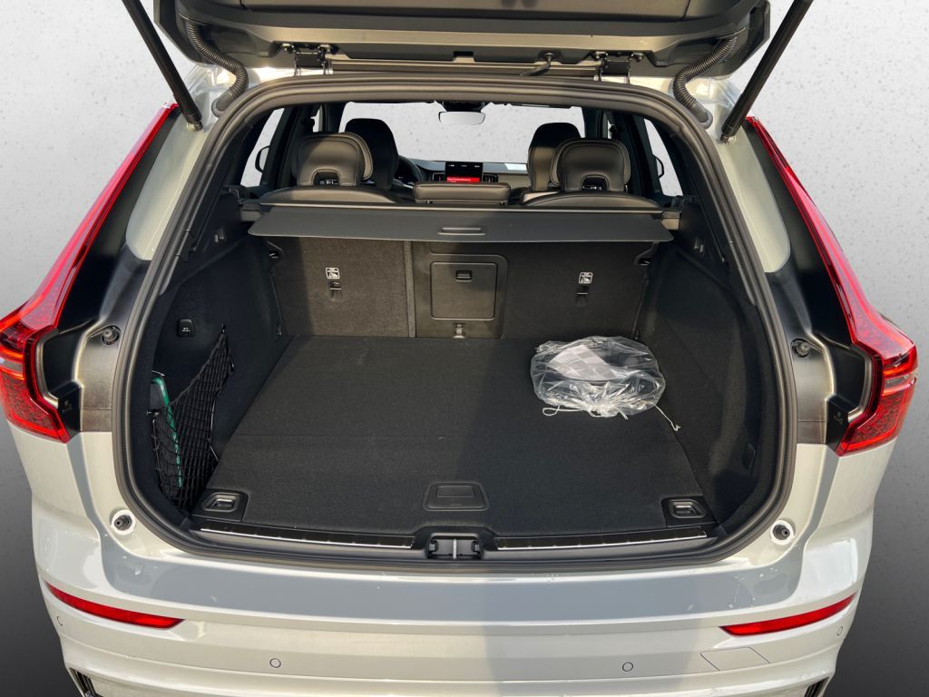 VOLVO XC60 T8 AWD Plug-in Hybr. Ultra Black Ed.,Nappa VOLVO XC60 T8 AWD Plug-in Hybr. Ultra Black Ed.,Nappa