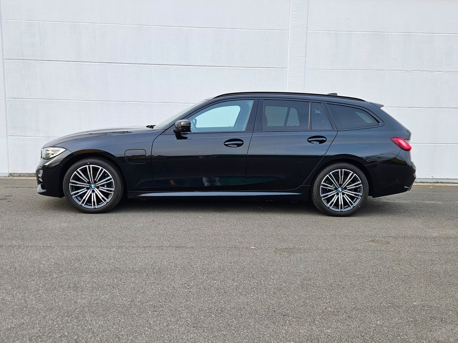 BMW 330e*LCProf*M-SPORT*HUD*ACC*PARKASS+*KEYLESS GO foto 2