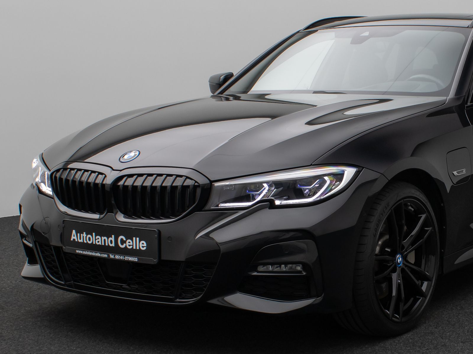 Fahrzeugabbildung BMW 330e M Sport Panorama Laser Kamera HUD DAB HiFi