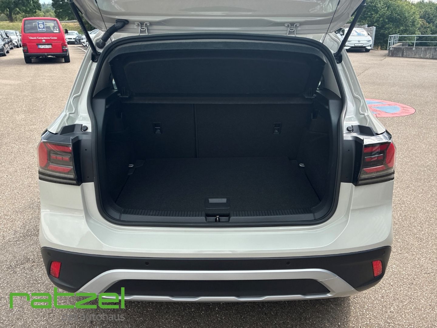 Fahrzeugabbildung Volkswagen T-Cross Life 1.0 l TSI AHK-abnehmbar Navi LED AC