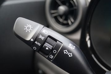 Hyundai i10 1.0AUT-NAVI-KLIMA-KAMERA-TEMPOMAT-KAMERA-PDC