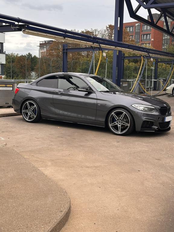 BMW 220
