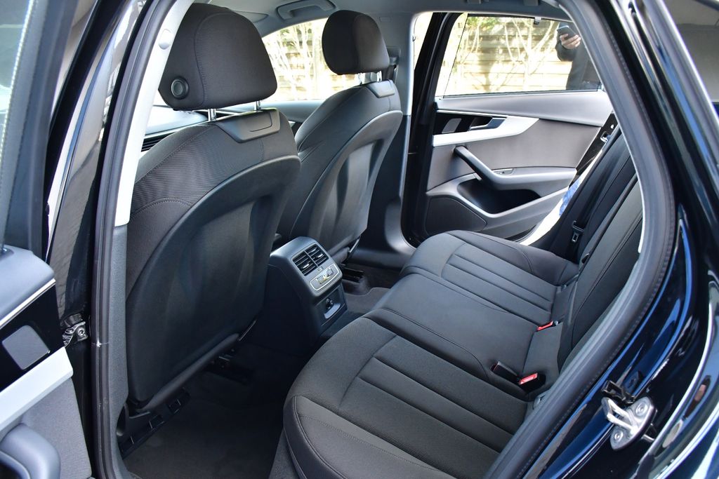 AUDI A4 2024