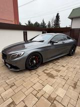 Mercedes-Benz S 63 AMG S 63 Mercedes-AMG 4MATIC Coupé AMG - graue Mercedes-Benz S 63 AMG