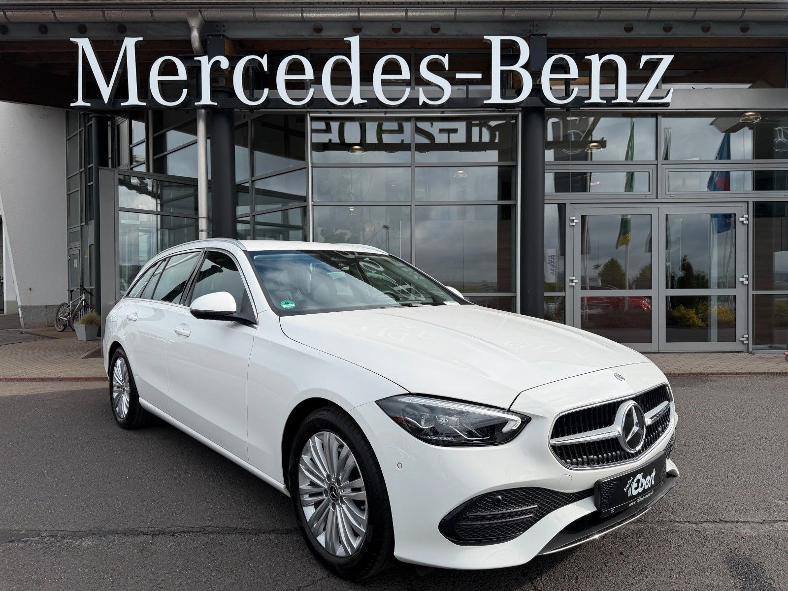 Fahrzeugabbildung Mercedes-Benz C 200 T Avantgarde+RKamera+AHK+AmbientePrem+