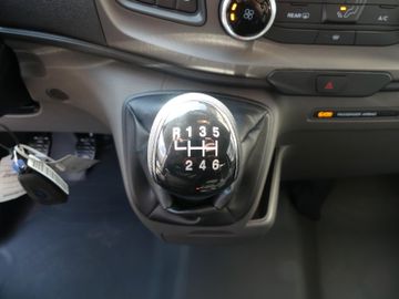 Fahrzeugabbildung Ford Transit Custom/Tourneo Custom Kombi 320 L2 Trend