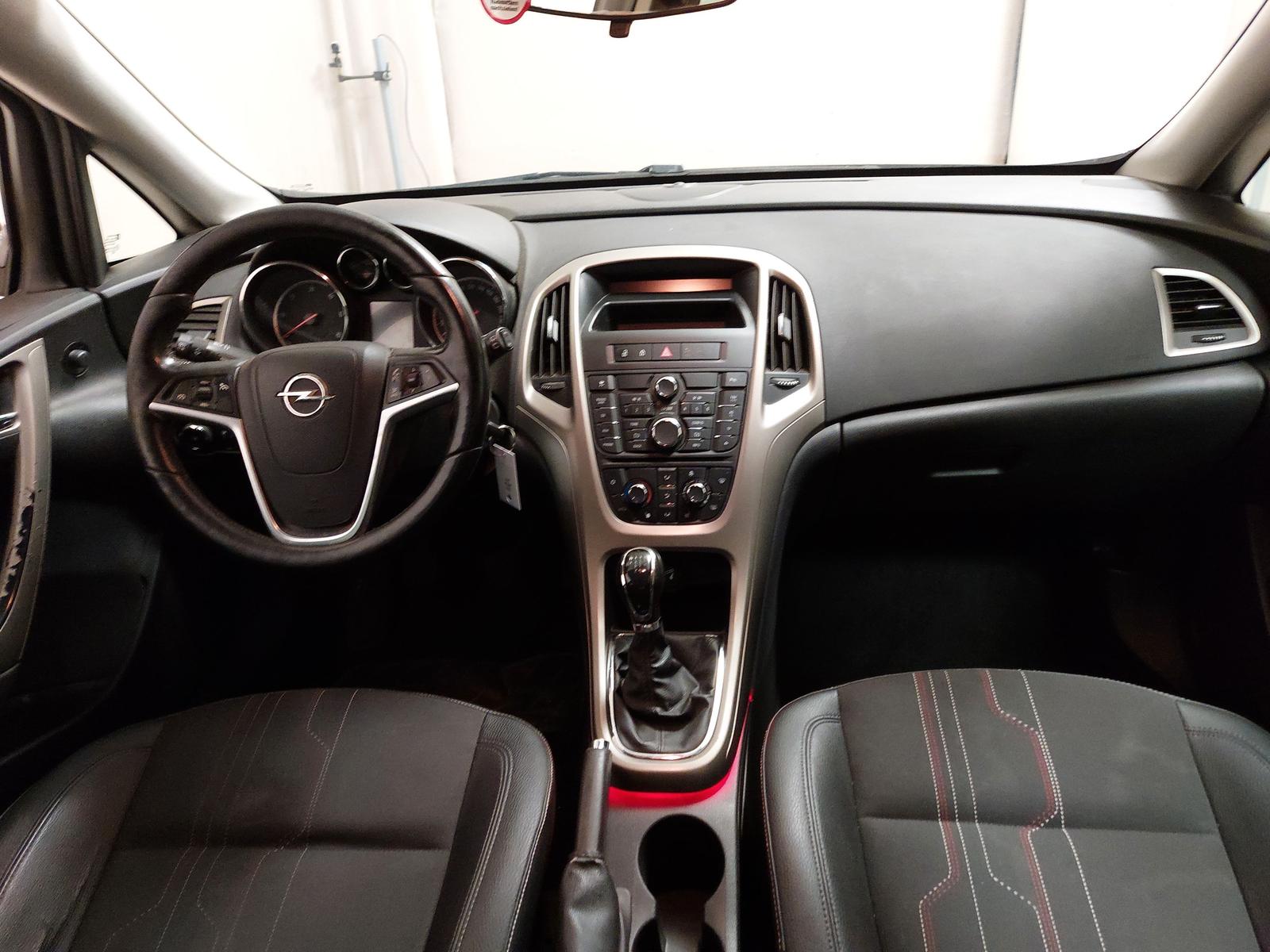 Opel Astra 2012 — photo 16