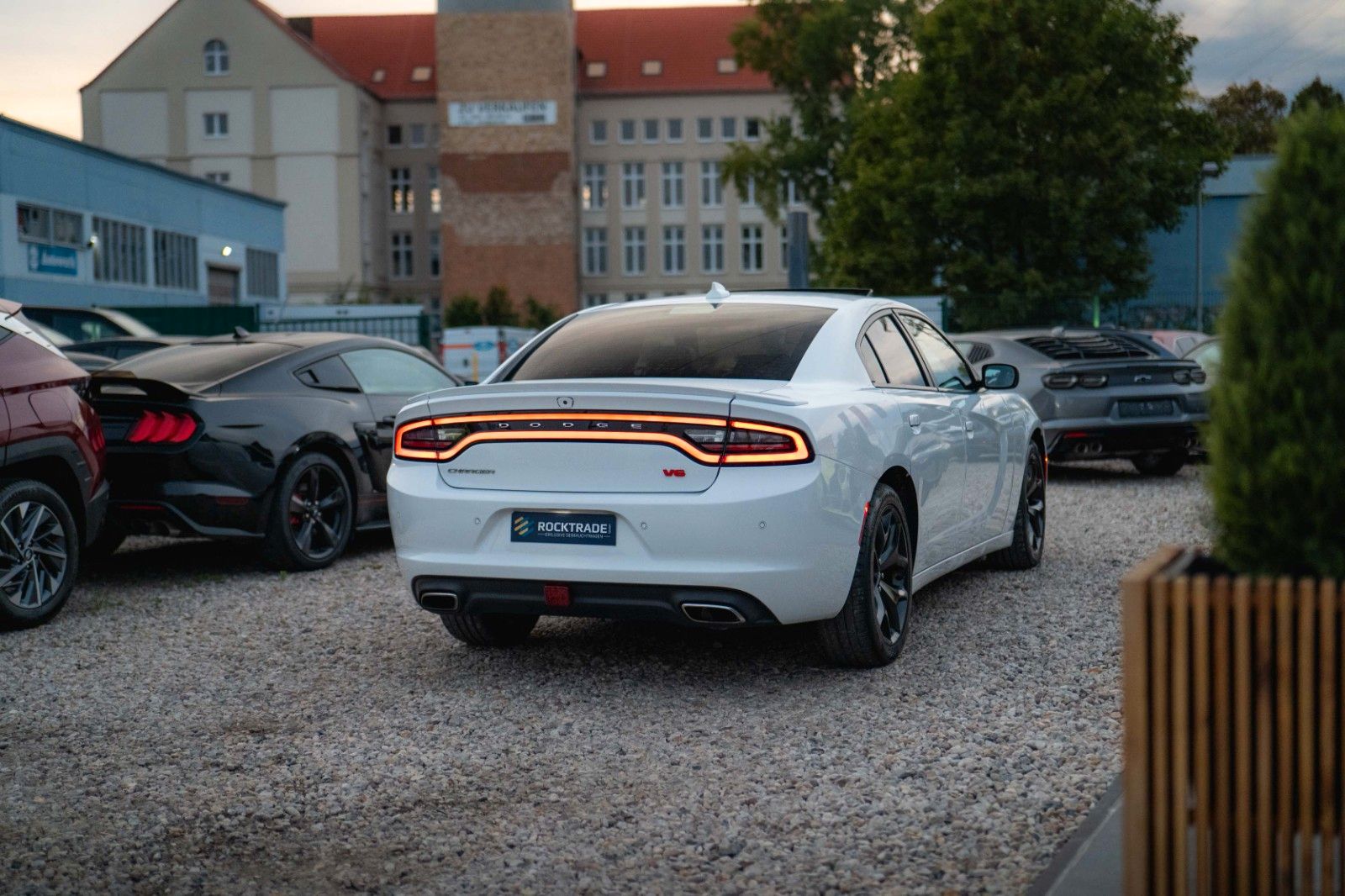 Fahrzeugabbildung Dodge Charger 3.6 Night-Paket | LED | Unfallfrei | 20'