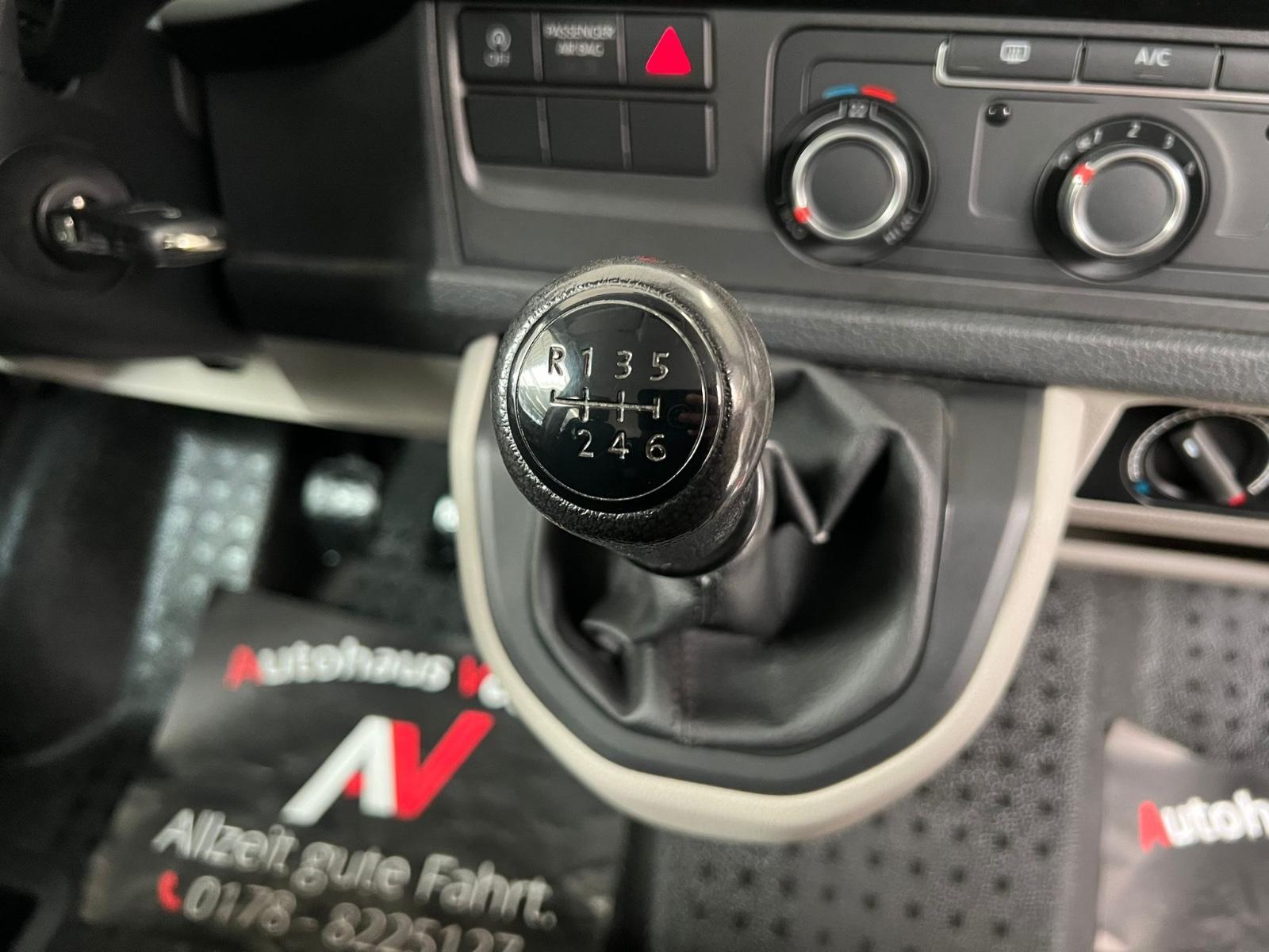Volkswagen T6 Transporter 2,0 TDI 6xSitzer/Navi/Klima/AHK
