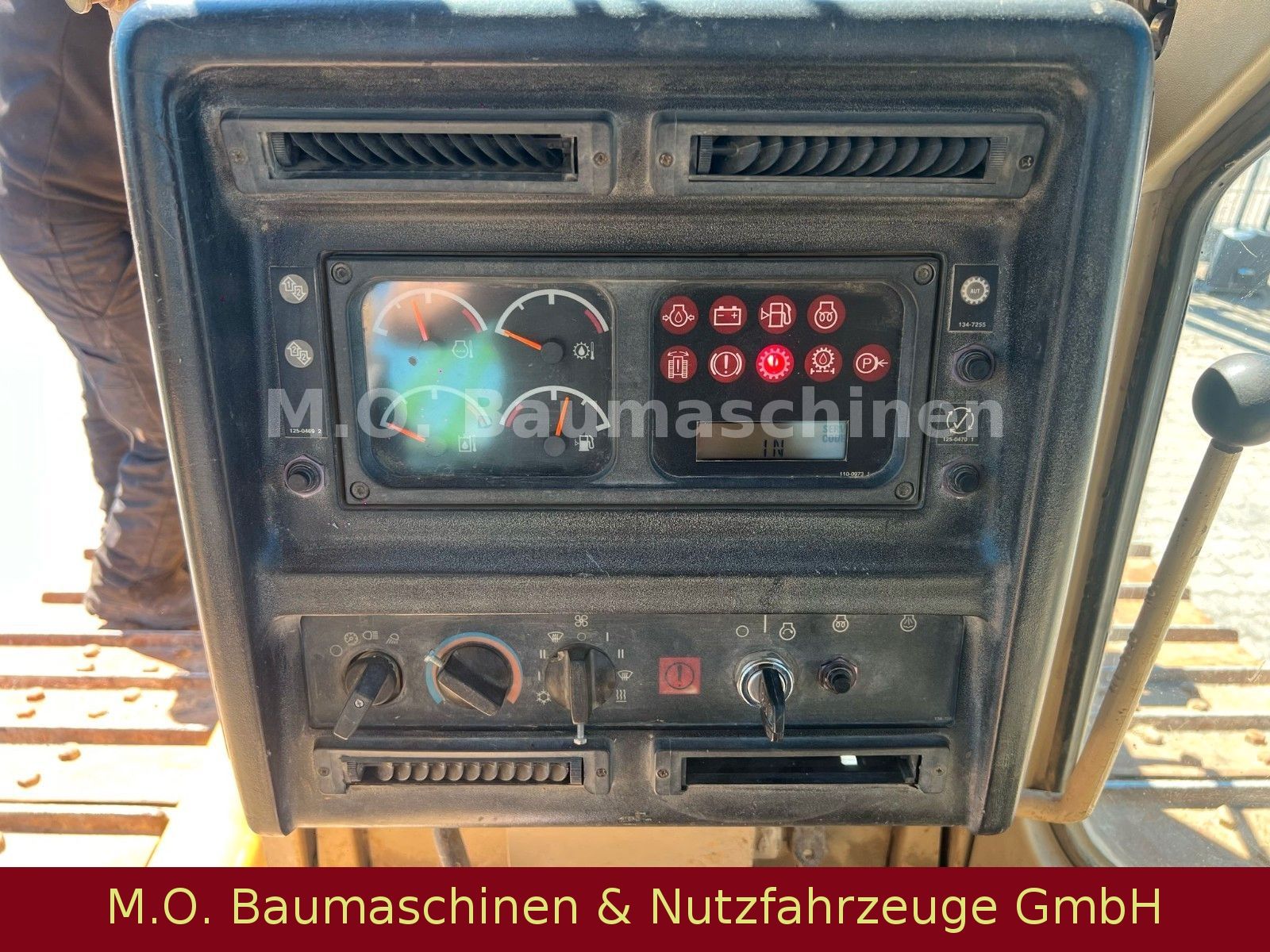 Fahrzeugabbildung CAT D 6 M  XL / Ripper /
