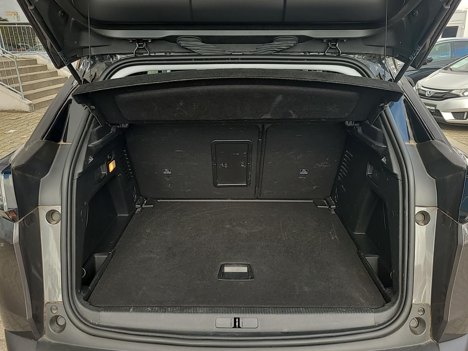 Fahrzeugabbildung Peugeot 3008 Allure +180KAMERA+SHZ+PDC+CARPLAY+TEMPOMAT