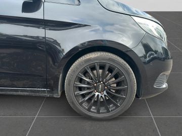 Mercedes V 220 - 5