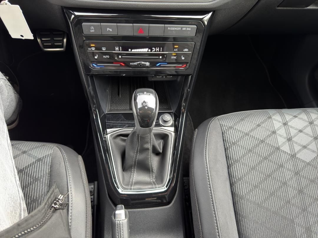 Fahrzeugabbildung Volkswagen T-Cross R-Line. Connect.Navi.ZV.LM-Felgen.GJR.uv