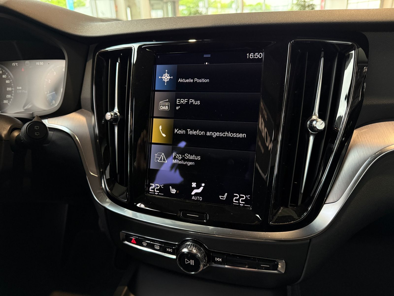 Fahrzeugabbildung Volvo V60 Kombi Momentum Pro ACC BLIS LED