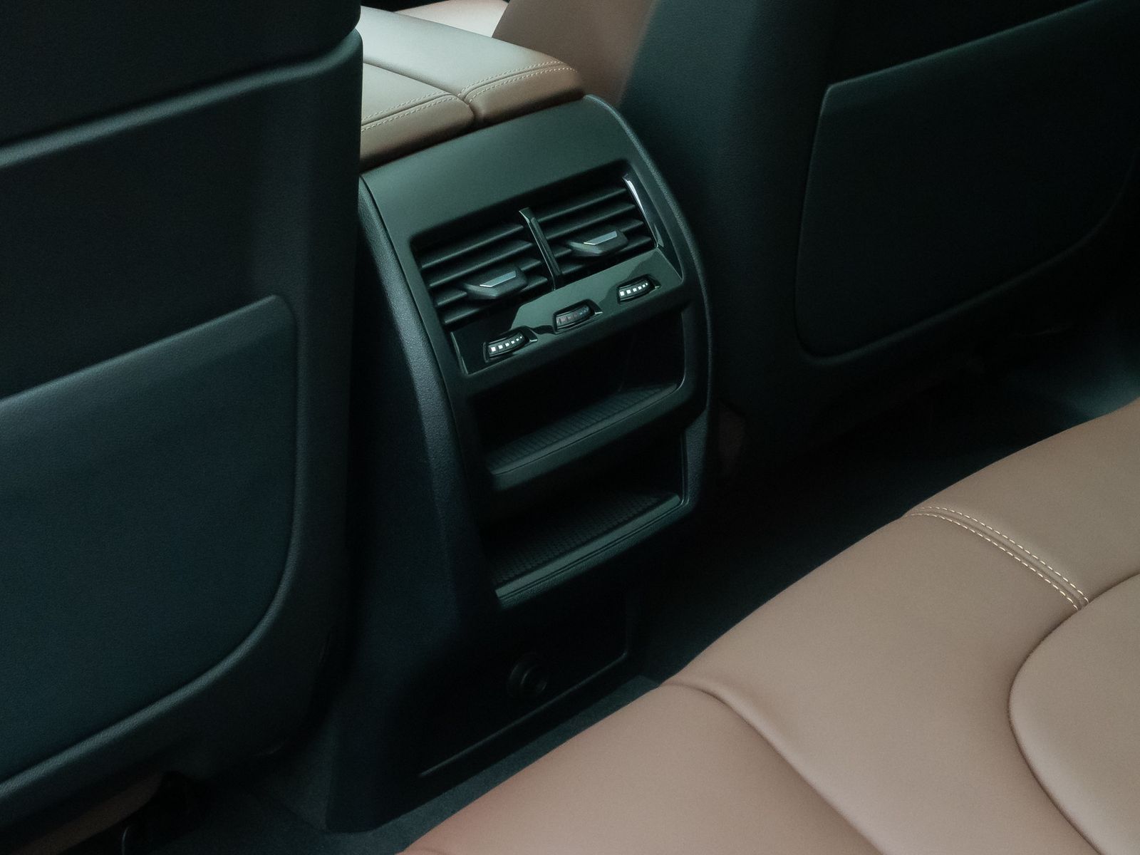 Fahrzeugabbildung BMW X5 xD30d M Sport Panorama HUD DispKey Individual