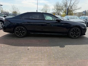 BMW M760 - 6