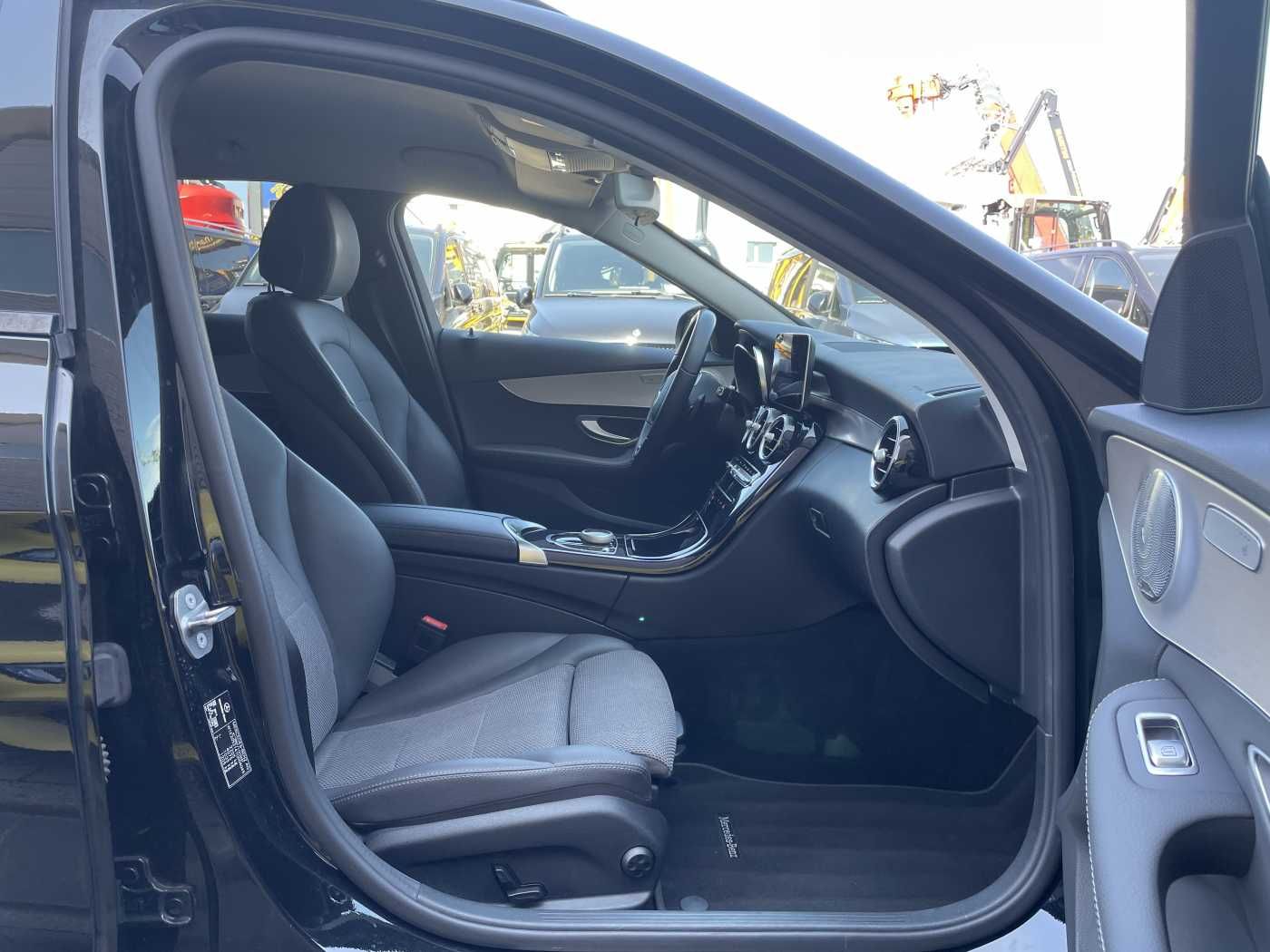 Fahrzeugabbildung Mercedes-Benz C 220 d T 9G Avantgarde R-Kamera+AHK +Burmester+