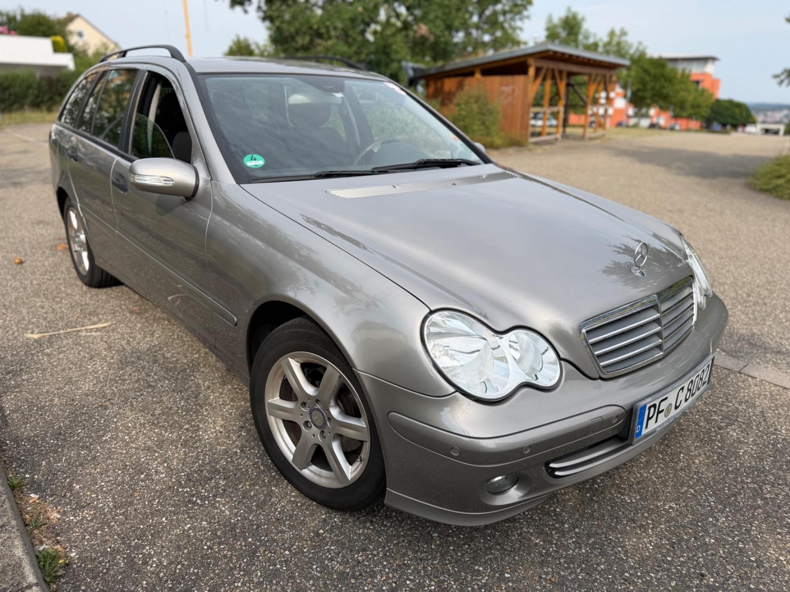 Mercedes-Benz C220 2006 — rear view