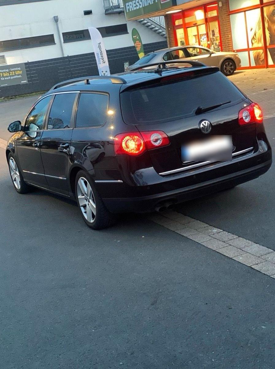 Volkswagen Passat 2006 — rear view