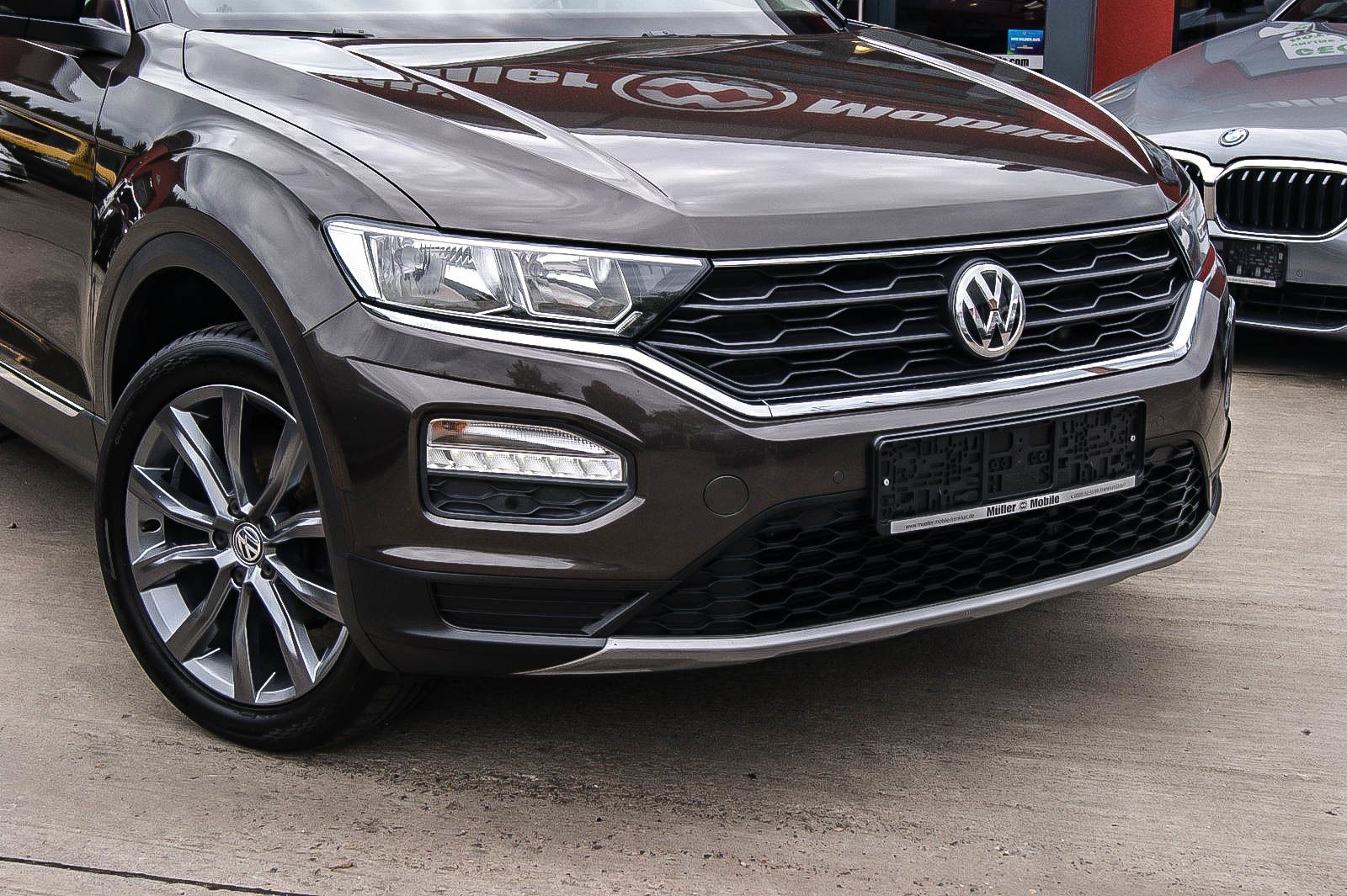 Fahrzeugabbildung Volkswagen T-Roc 15TSI DSG Style STHZG NAVI KAMERA 1HAND AC