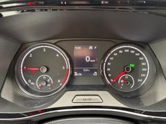 Fahrzeugabbildung Volkswagen T6.1 Multivan 2.0 TDI DSG - LED*APP*3xKlima*PDC!