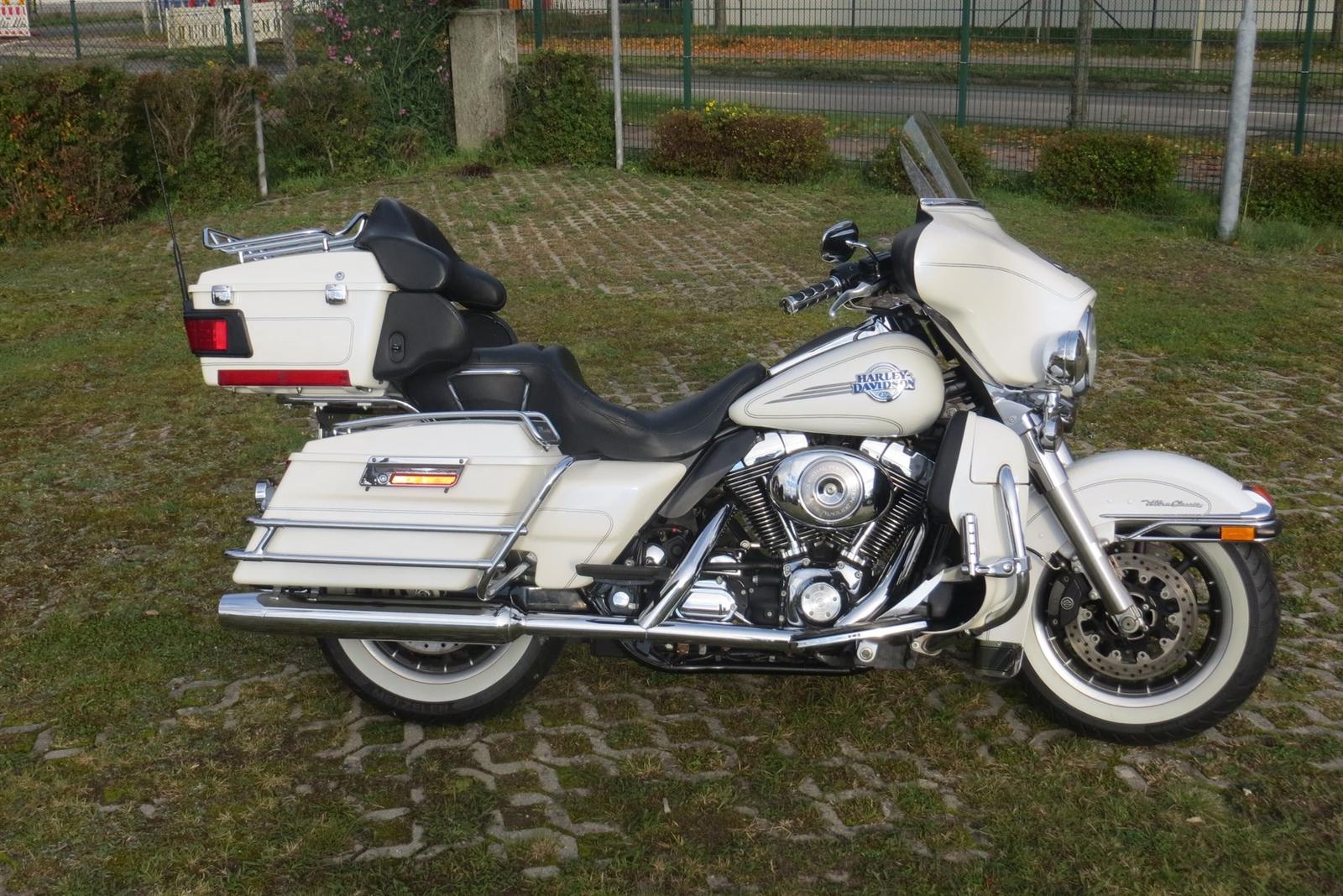Harley-Davidson Electra Glide Classic FLHTC (USA) Electra Glide