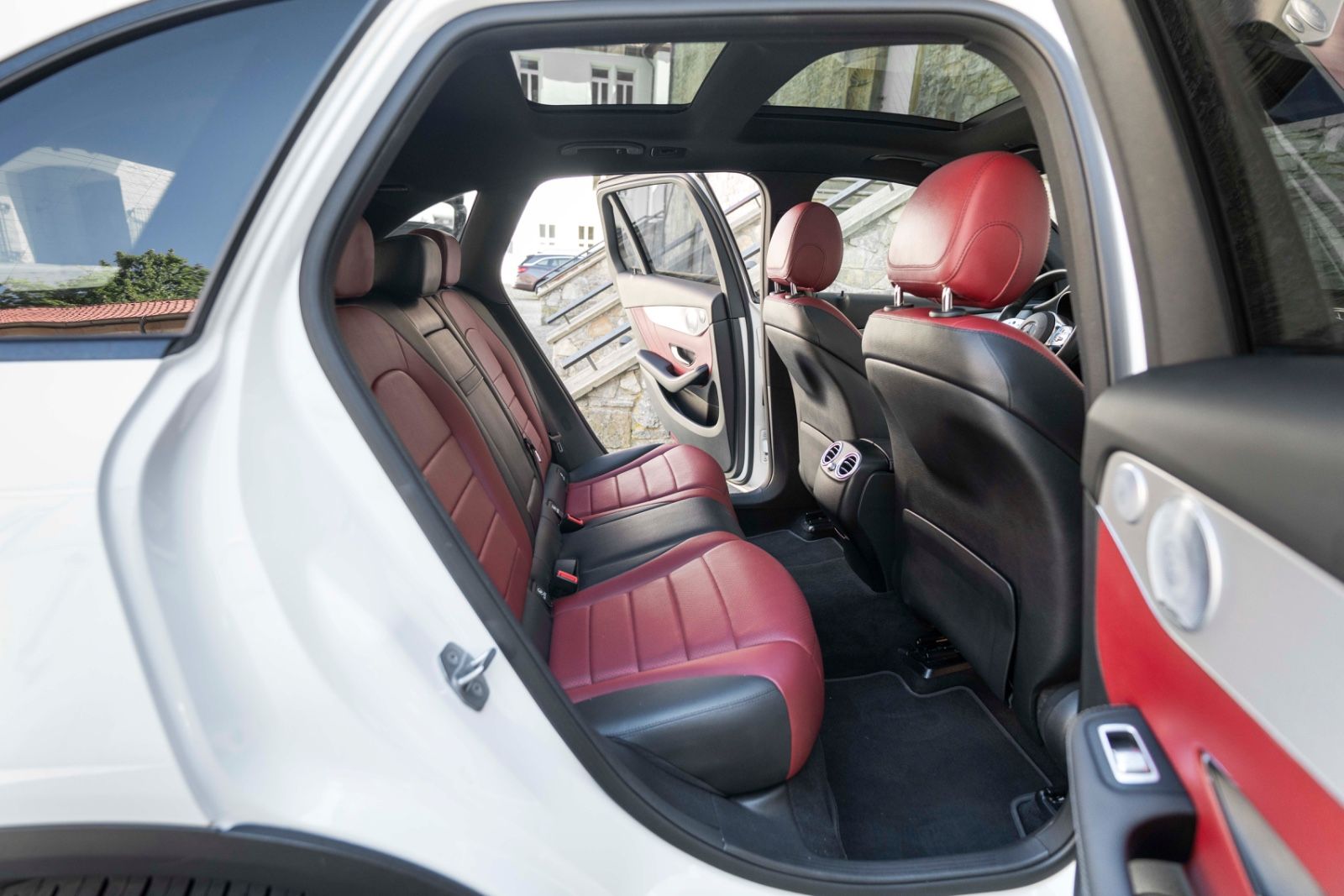 Fahrzeugabbildung Mercedes-Benz GLC 300 AMG-LINE BURMESTER LED 360° SHZ PANO