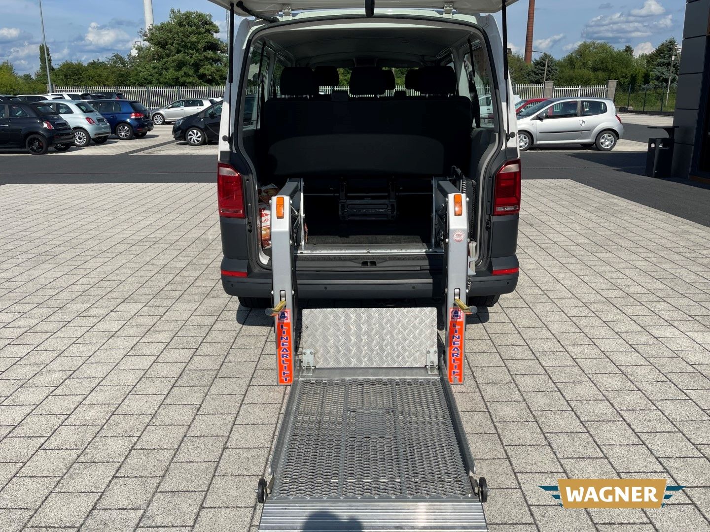 Fahrzeugabbildung Volkswagen T6 Kombi lang 9 Sitzer Rampe Klimaanlage