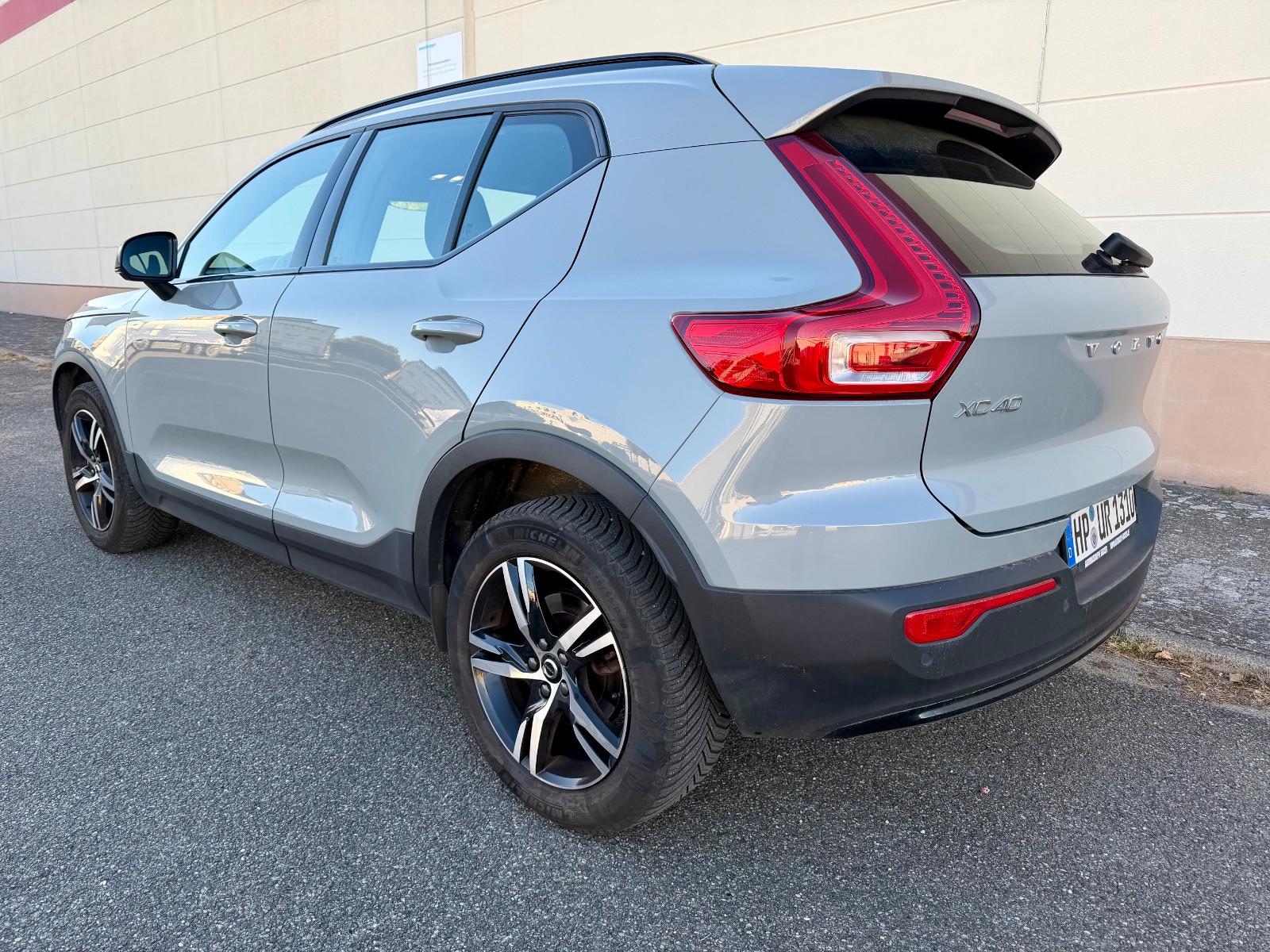 Volvo XC40 B3 Plus Dark Aut.  NAVI+LED+SHZ+CAM+AHK+h/k