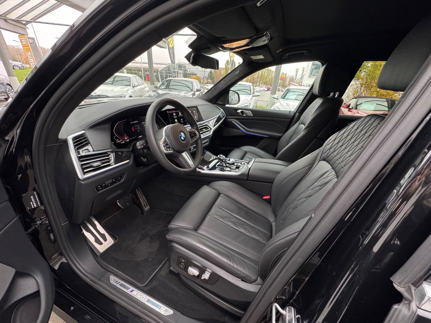 Fahrzeugabbildung BMW X7 M50i SkyLounge/IntAL/LASER 2 JAHRE GARANTIE