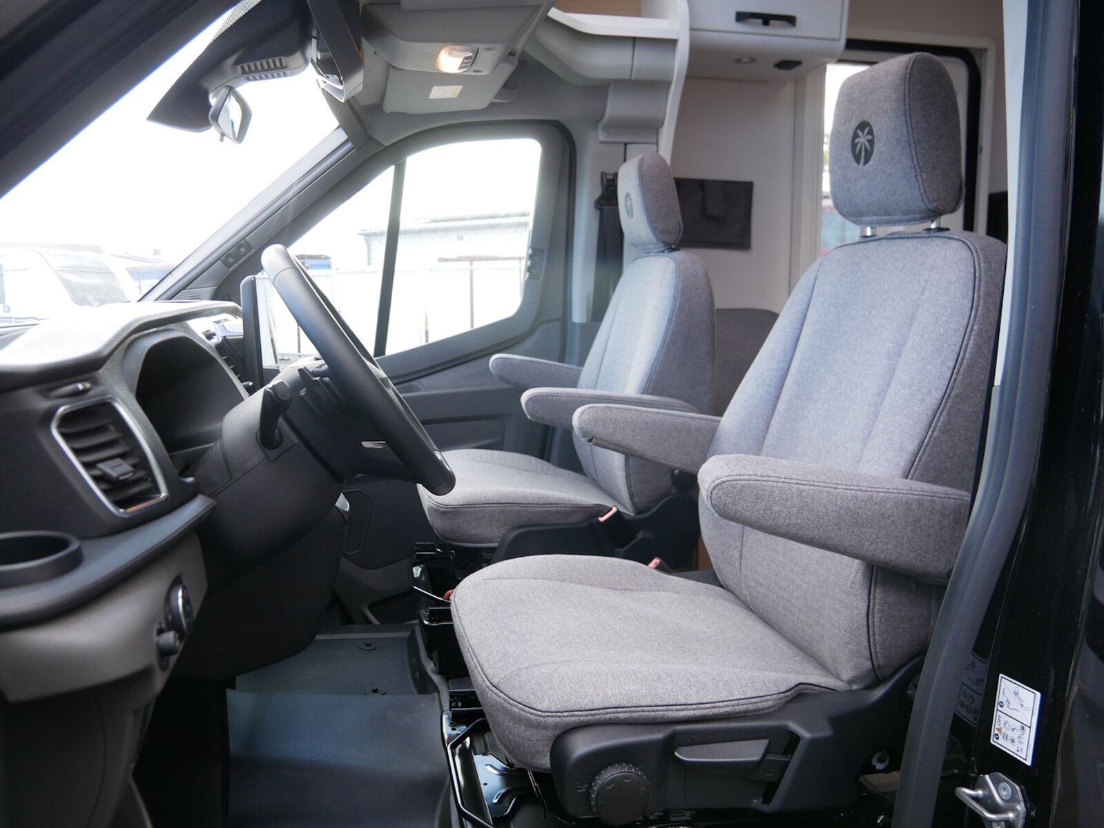 Fahrzeugabbildung Sunlight Adventure T Ford 690L Bi-Xenon Scheinwerfer