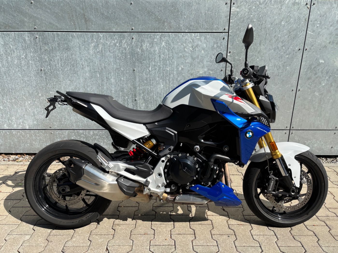 Fahrzeugabbildung BMW F 900 R A2 Style Sport 3 Pakete