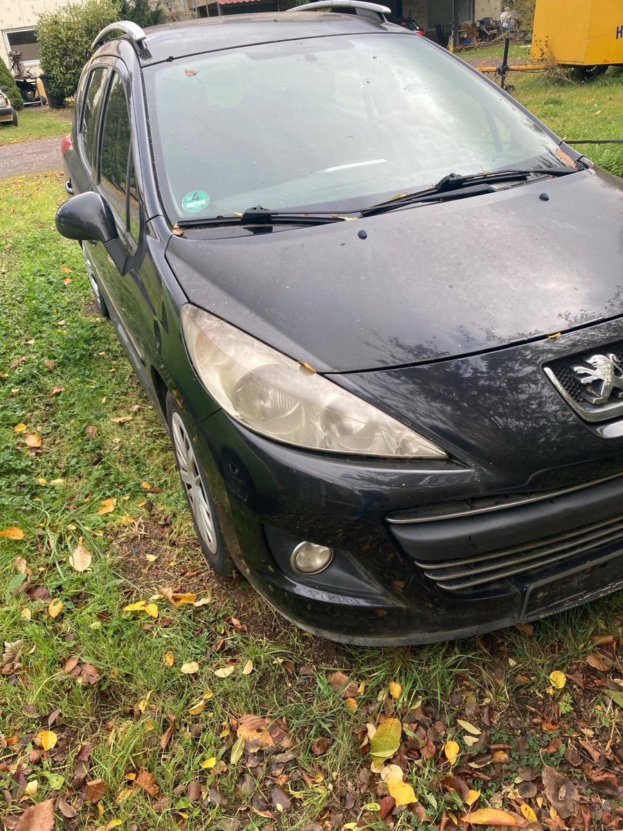 Peugeot 207 2010 — салон