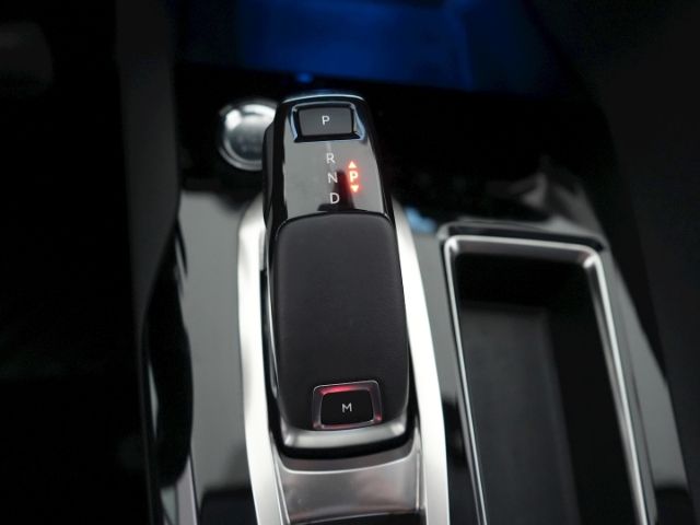 3008 PURE TECH 130 ALLURE AT+NAVI+FULL LED+SITZH