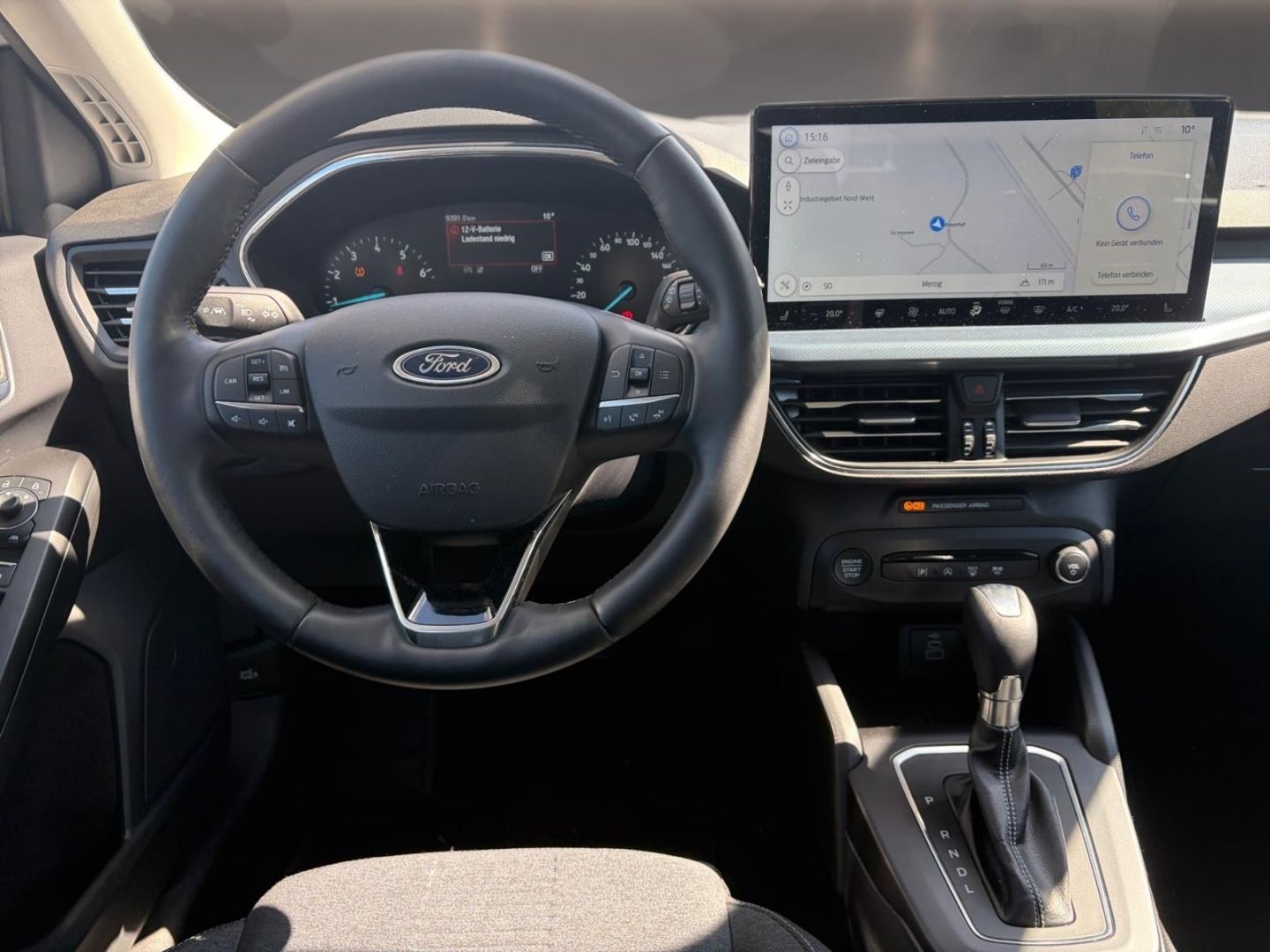 Fahrzeugabbildung Ford Focus Lim. Active, AT,AHK,Winterpaket,Navi