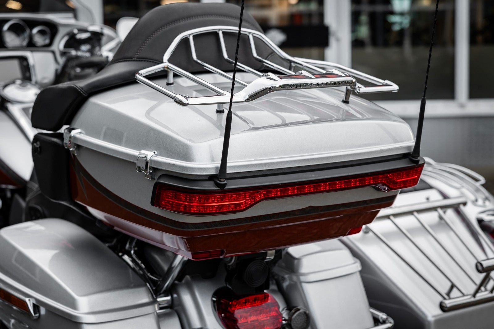 Fahrzeugabbildung Harley-Davidson FLHTKSE CVO E-Glide - V-Triebwerk Gespann