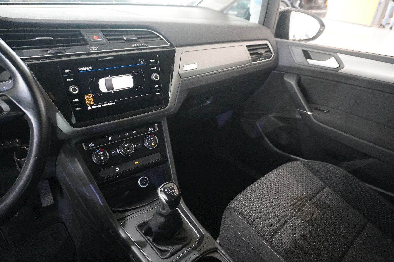 Fahrzeugabbildung Volkswagen Touran 2.0 TDI COMFORTLINE KLIMA/PDC/USB/ALU/BT