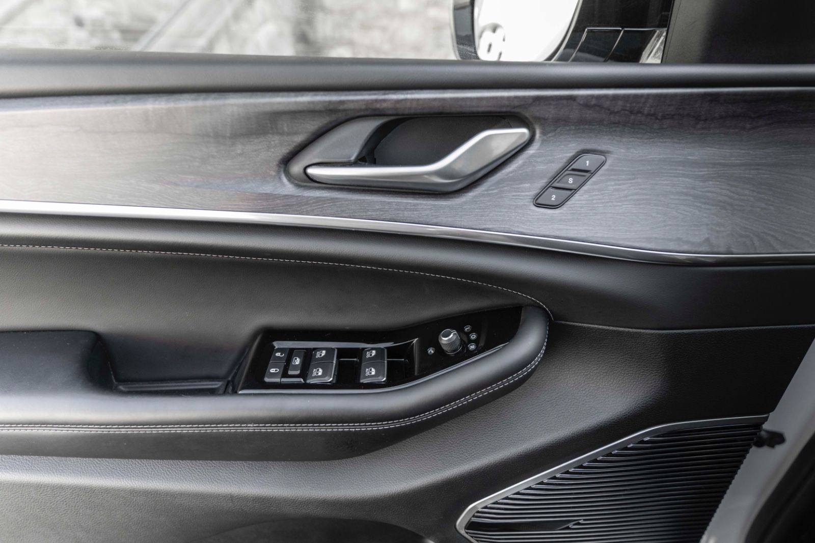 Fahrzeugabbildung Jeep Grand Cherokee 2.0 Overland 4XE McIntosh LED ACC