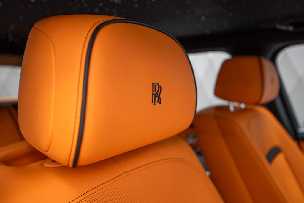 Cullinan BLACK BADGE 2026 BLACK/ORANGE FOOTREST - Bild 27