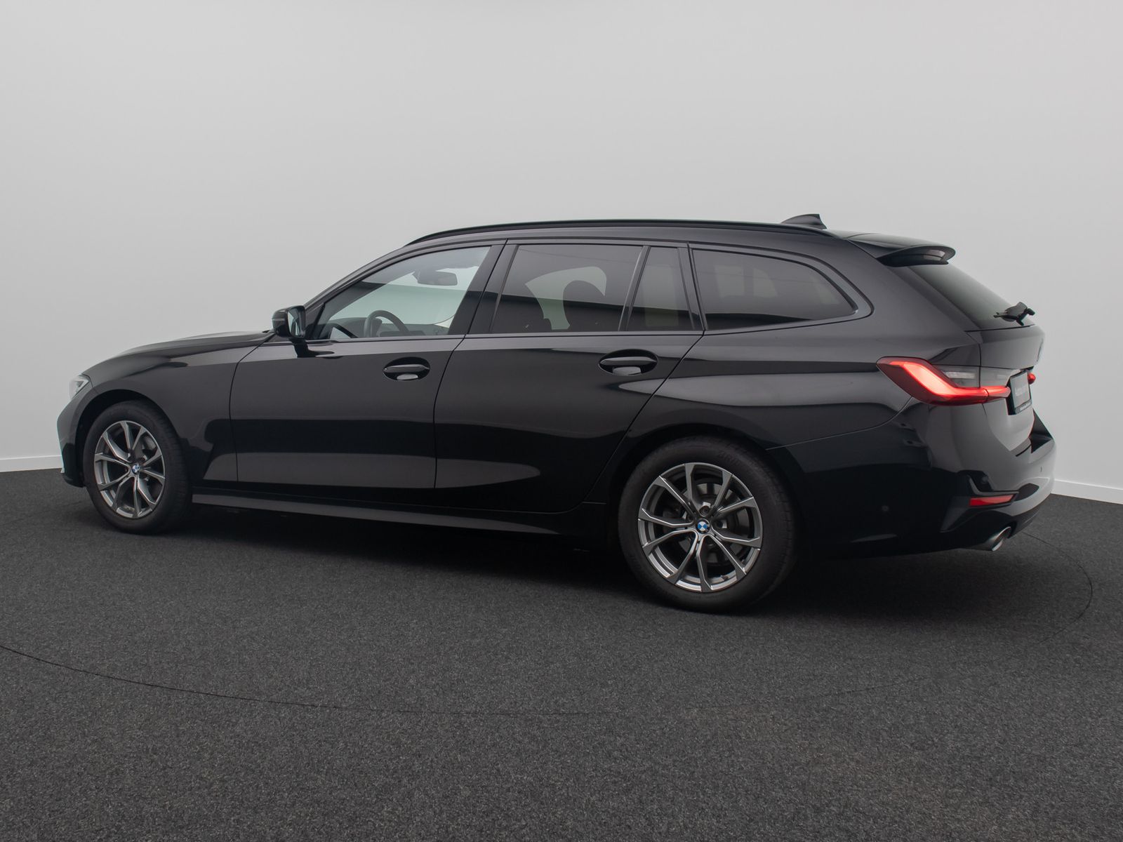 Fahrzeugabbildung BMW 320d Sport Line HUD 360°Komfort DriveAs Cockpit+