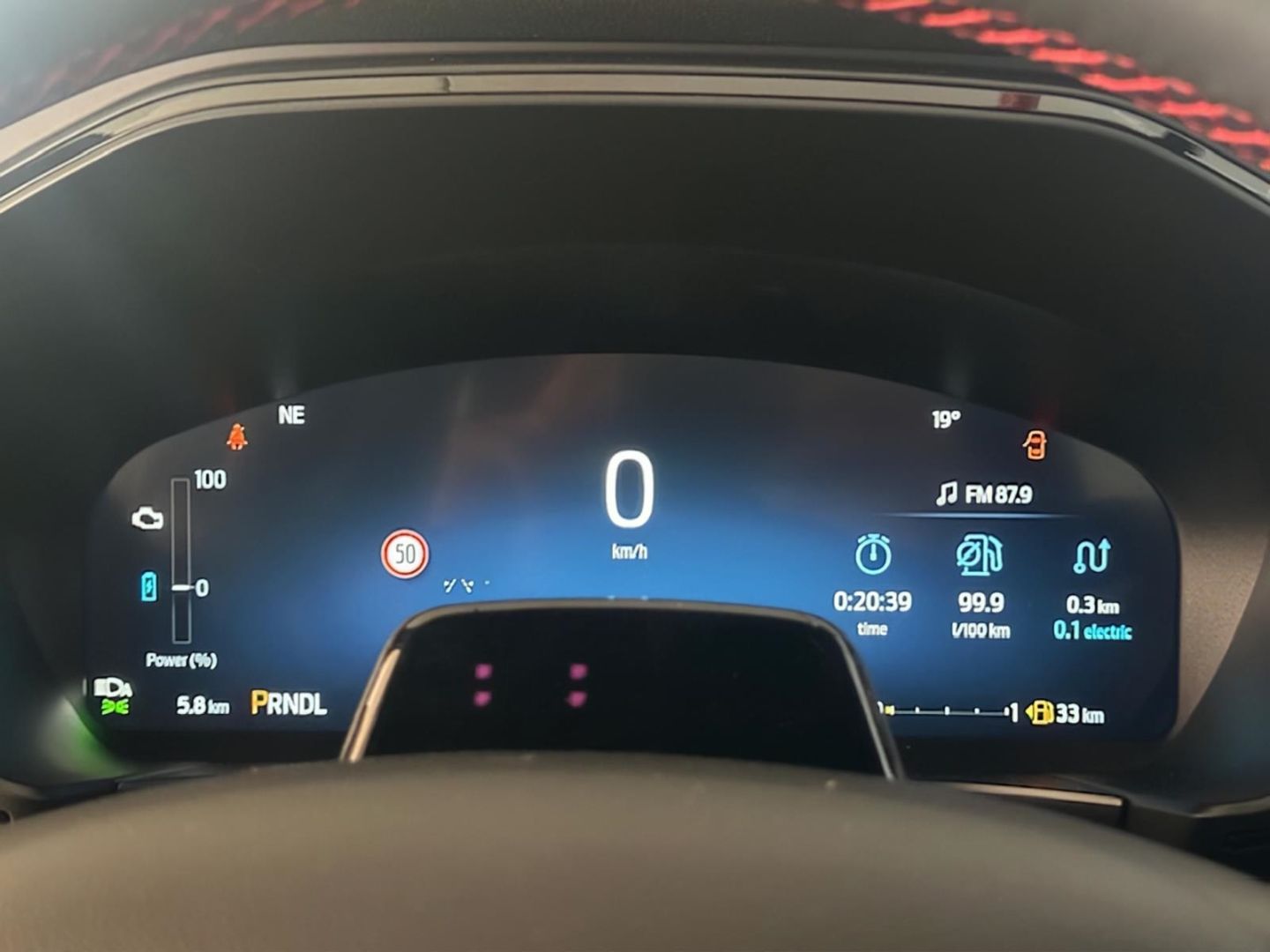 Fahrzeugabbildung Ford Kuga ST-Line Hybrid FHEV // Winter-Paket // Fahr