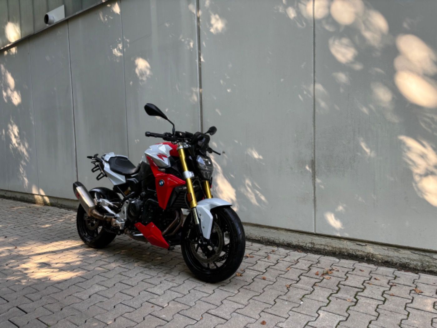 Fahrzeugabbildung BMW F 900 R Style Sport 4 Pakete Akrapovic, Kurzer K