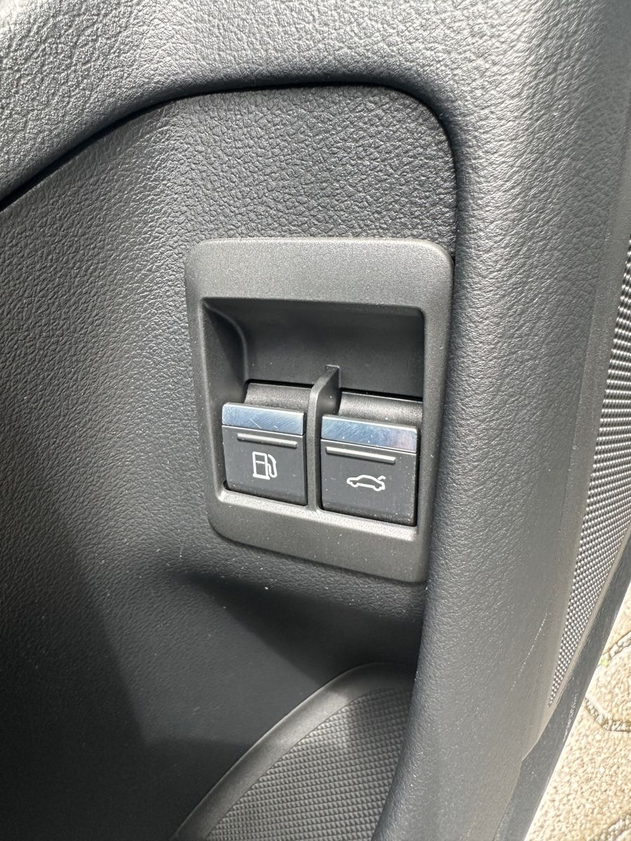 Fahrzeugabbildung Audi A6 Avant 50 TFSI e Qu S-Line NAV+LED+PANO+ACC+VC