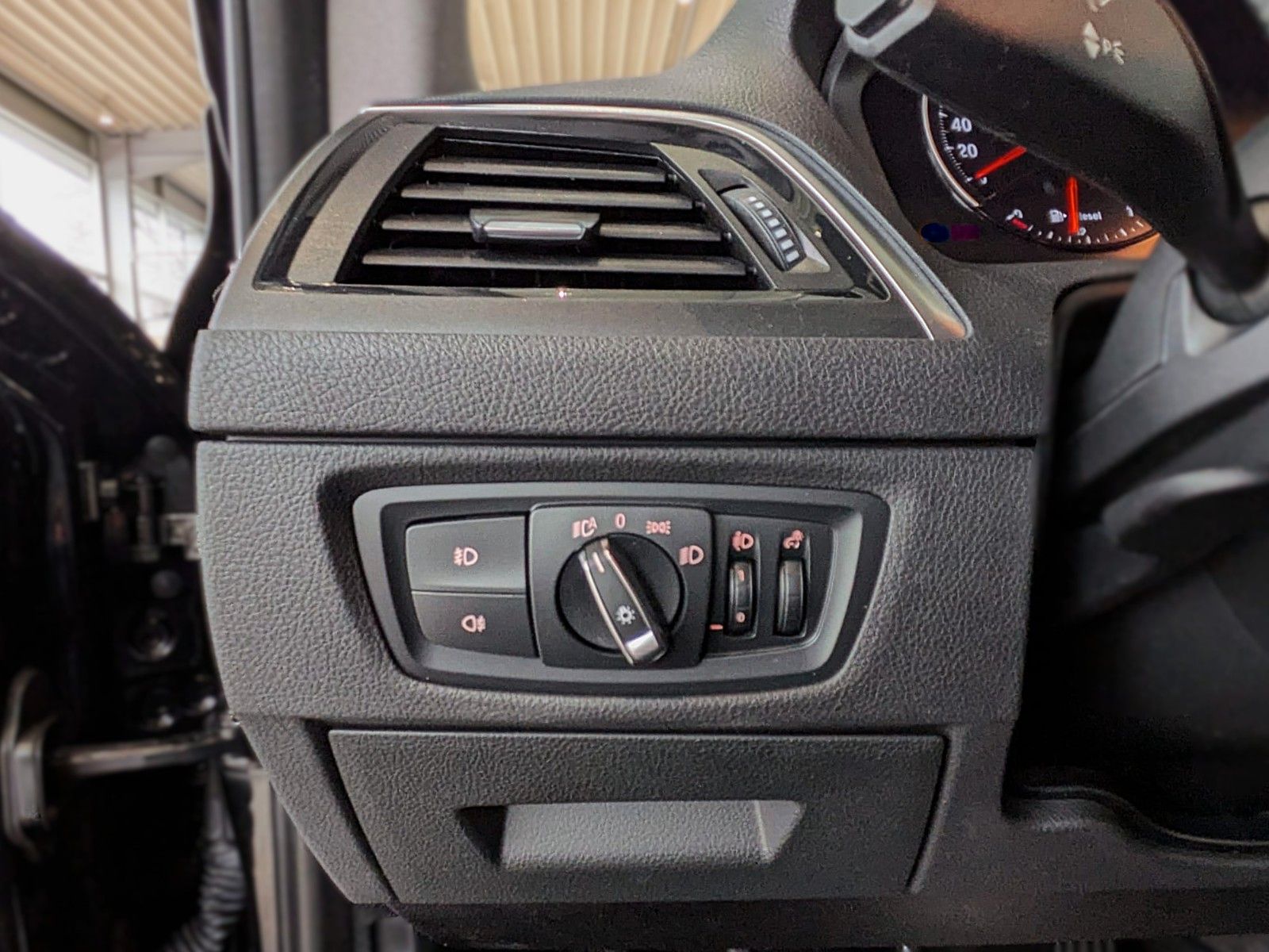 Fahrzeugabbildung BMW 116d 5 Trg KLIMAAUT NAVI SITZHZG PDC 1.HAND ALU