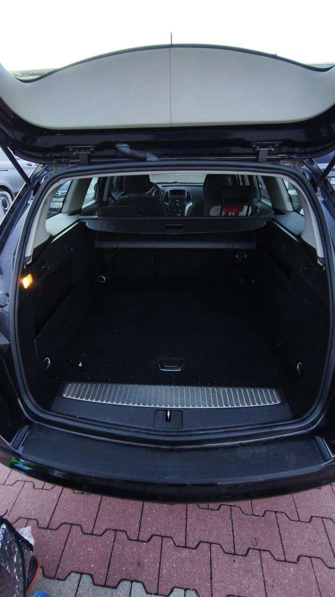 Opel Astra 2011 — двигун