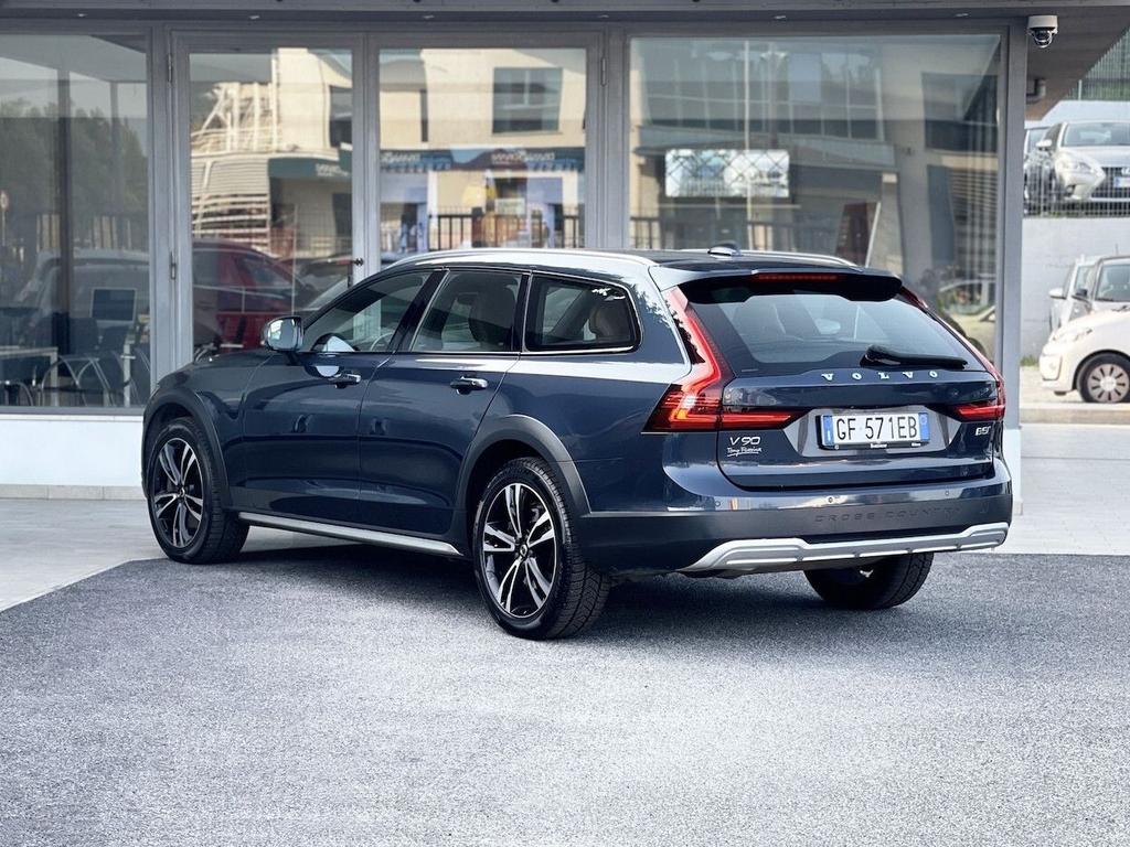 Volvo V90 Cross Country